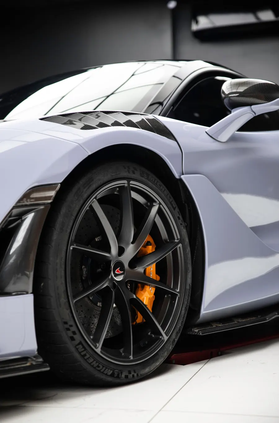 Aile et jante d’une McLaren 720S